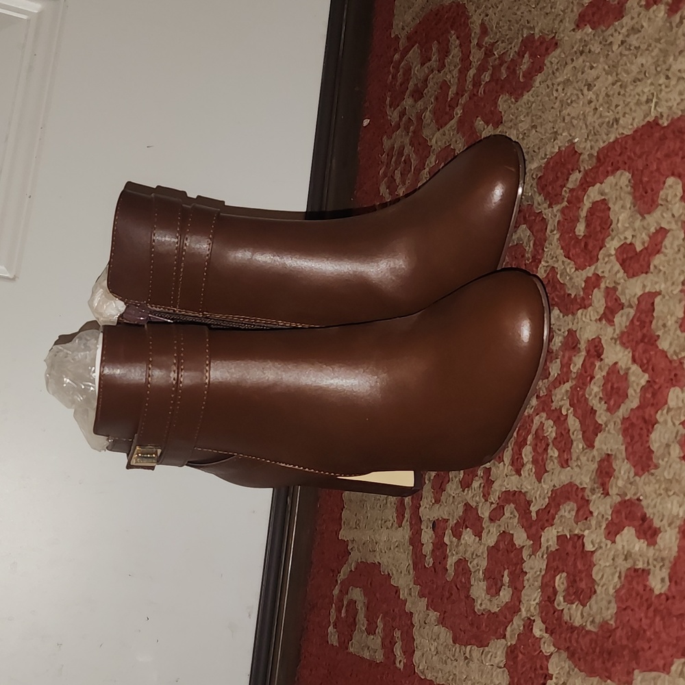 Just fab ankle booties. Brown, women's sz 6